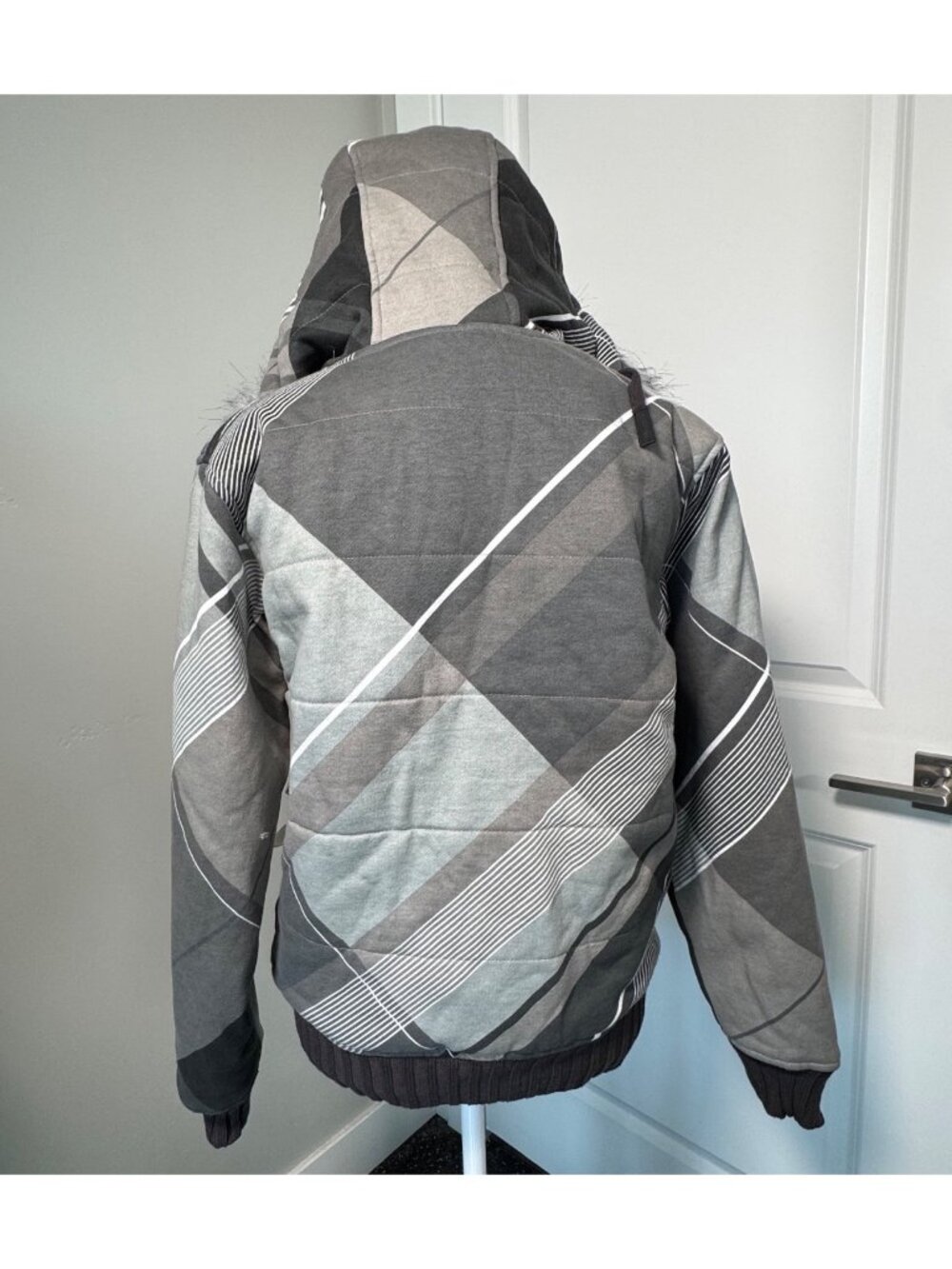 Billabong Hooded Jacket Faux Fur Trim Gray/Black Geometric Pattern Womens S - Picture 16 of 16